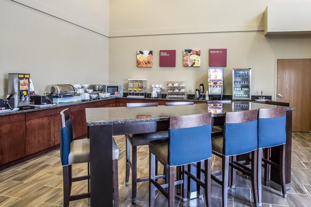 Comfort Suites Delavan - Lake Geneva Area Exterior foto
